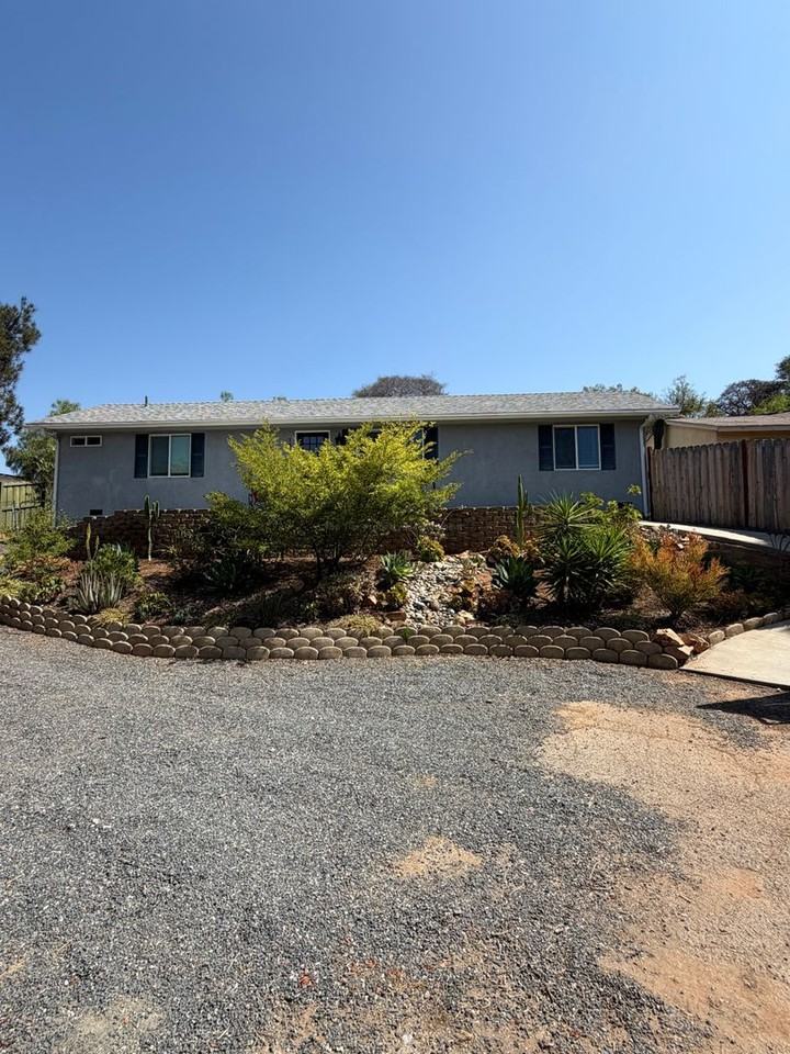 1564 York Dr - Photo 2 of 26