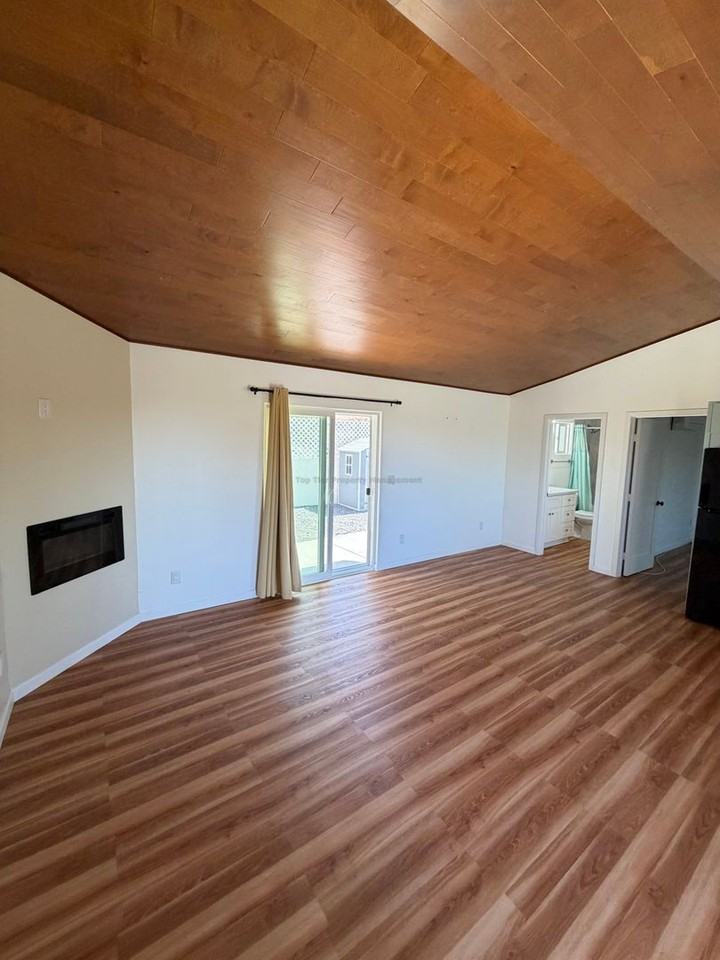 1564 York Dr - Photo 3 of 26