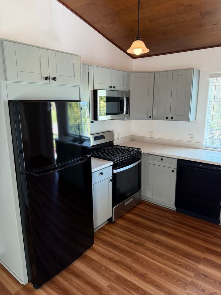 1564 York Dr - Photo 7 of 26