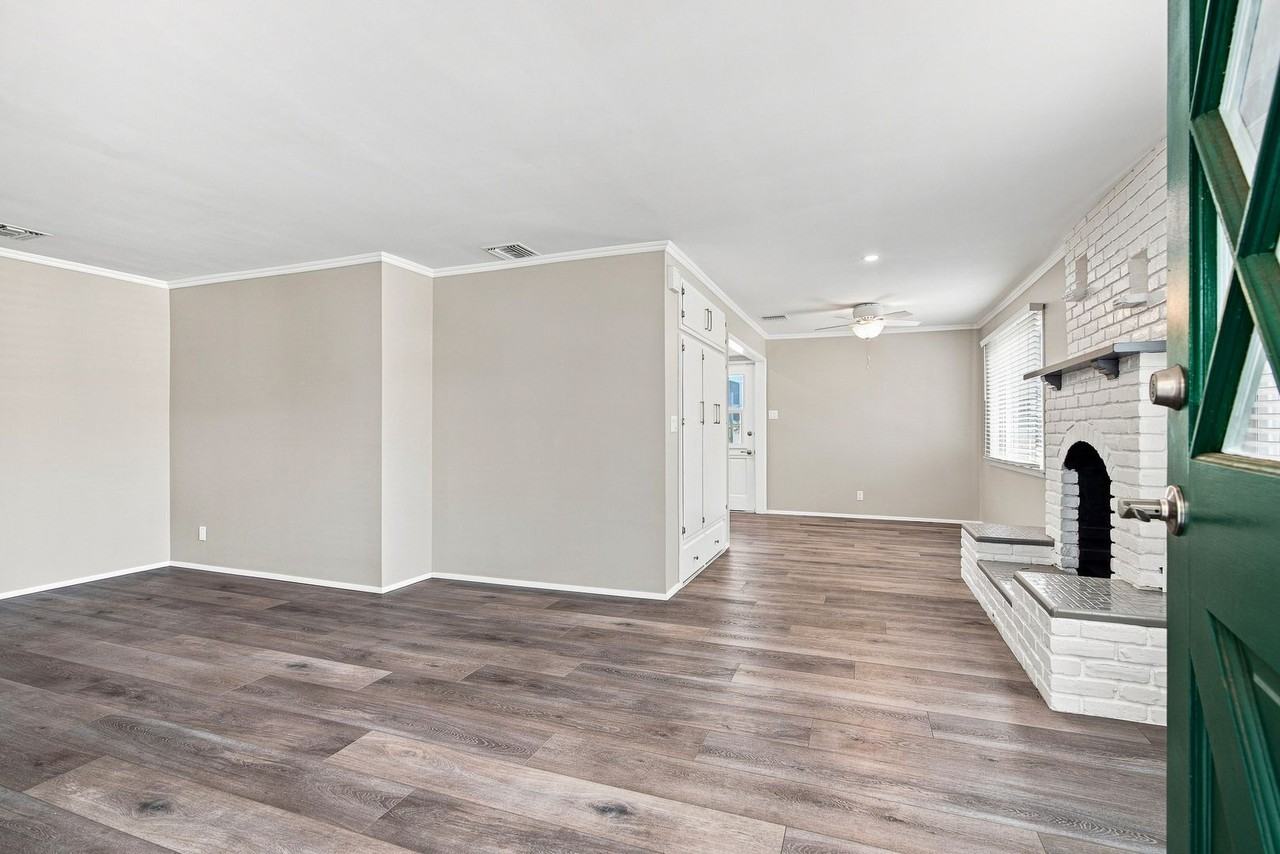 259 Sturtevant Dr - Photo 3 of 17