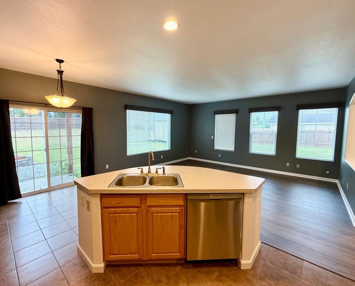 148 Sierra Heights St - Photo 5 of 17