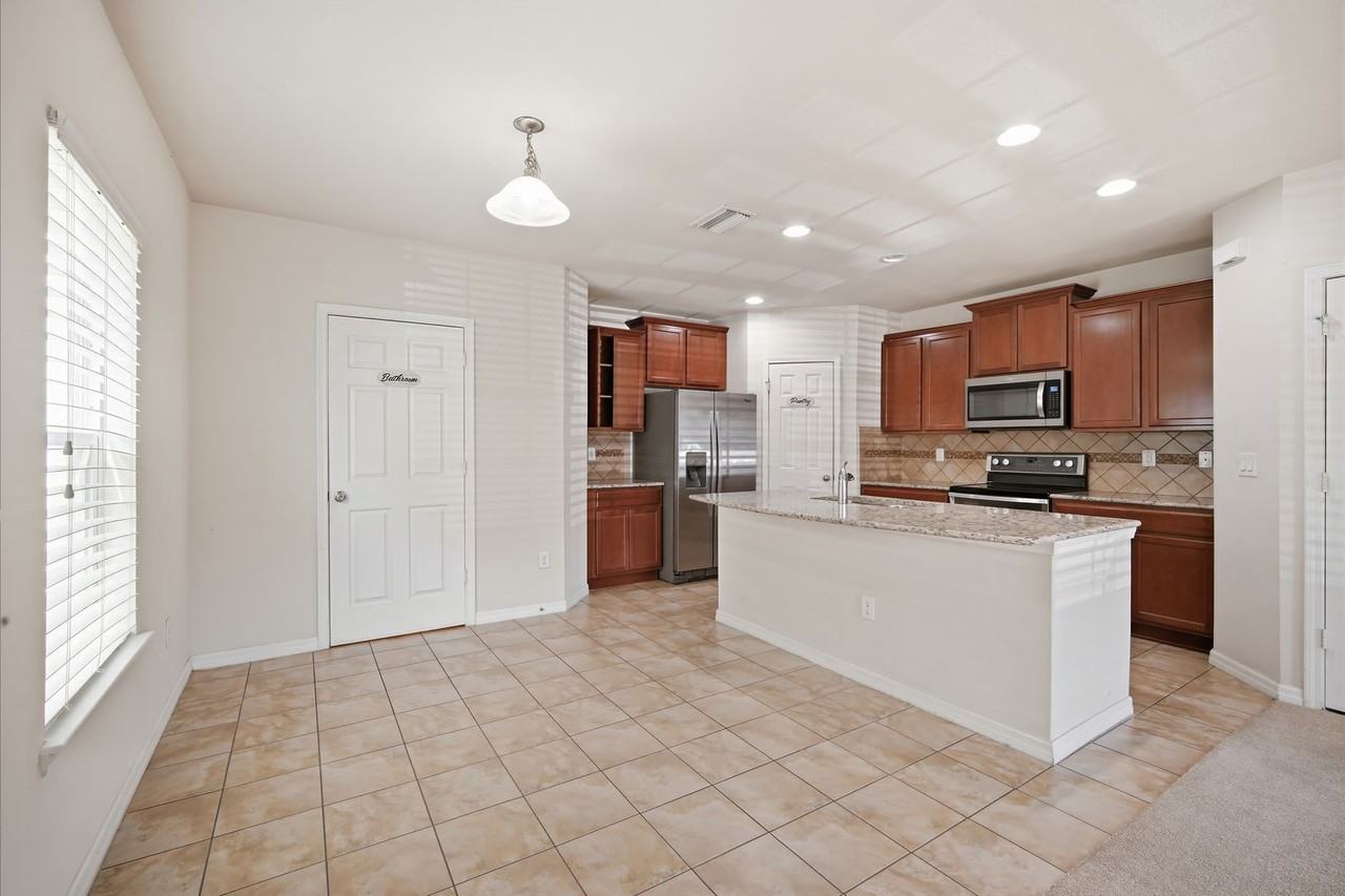 4739 Somerset Hill Ln - Photo 7 of 24