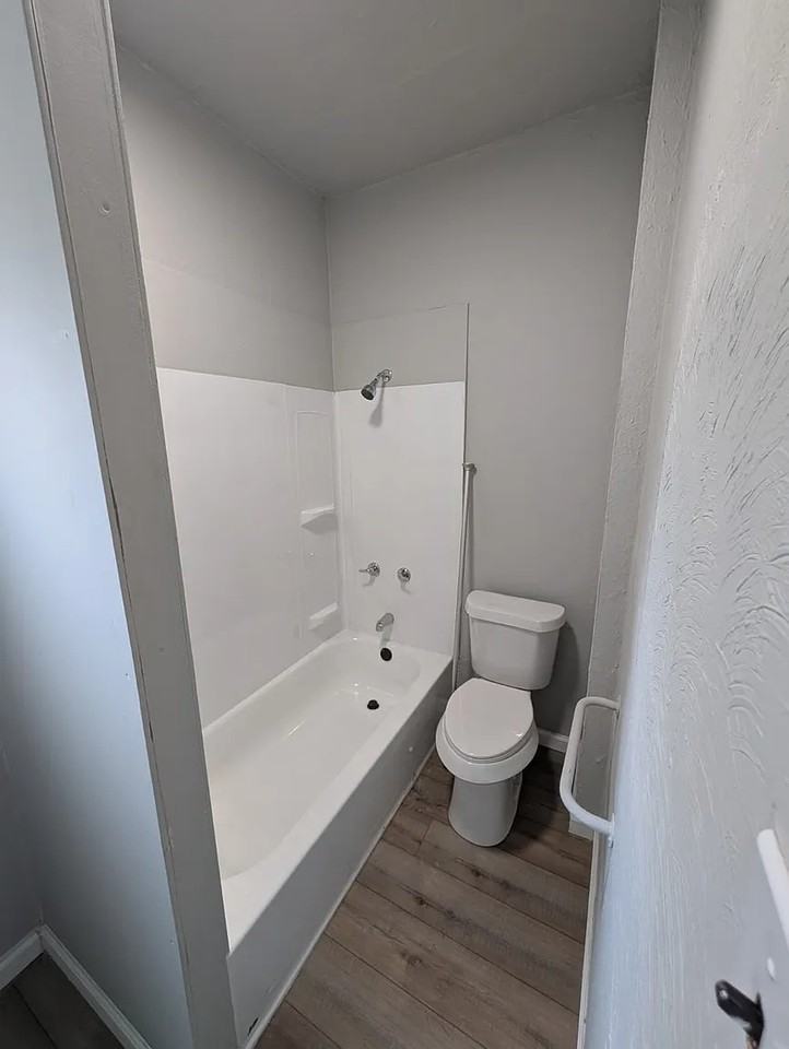 439 27th St #1 - Photo 6 of 9