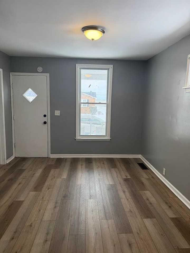 1307 Calumet Ave #1 - Photo 4 of 6