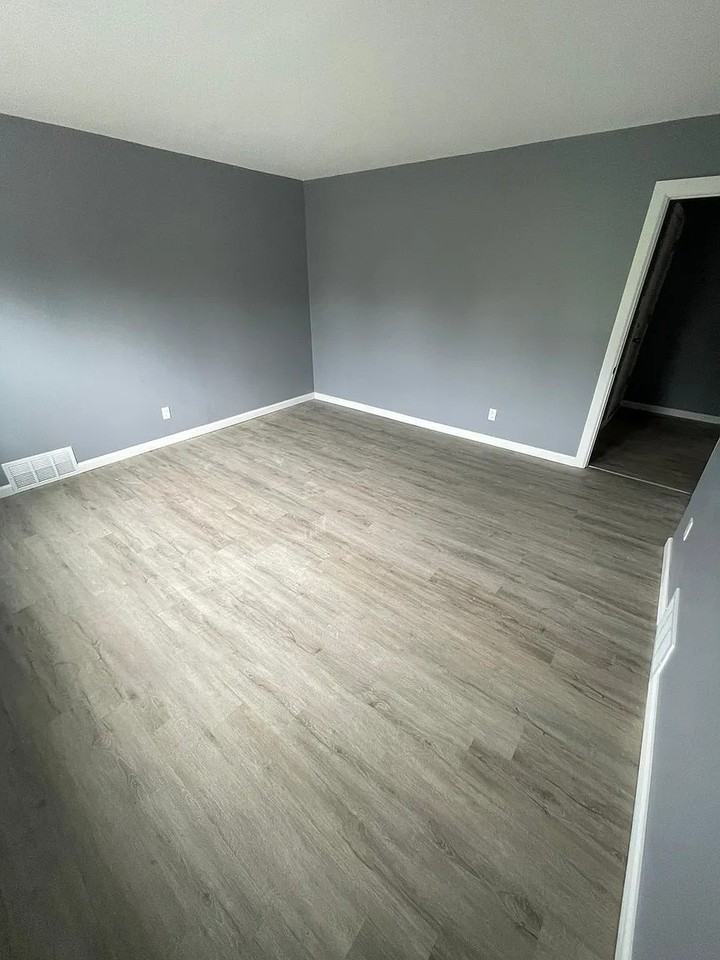 1031 Niagara Ave #4 - Photo 5 of 9