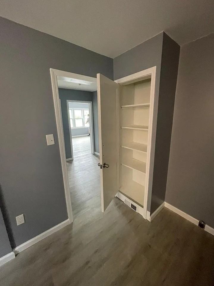 1031 Niagara Ave #4 - Photo 6 of 9