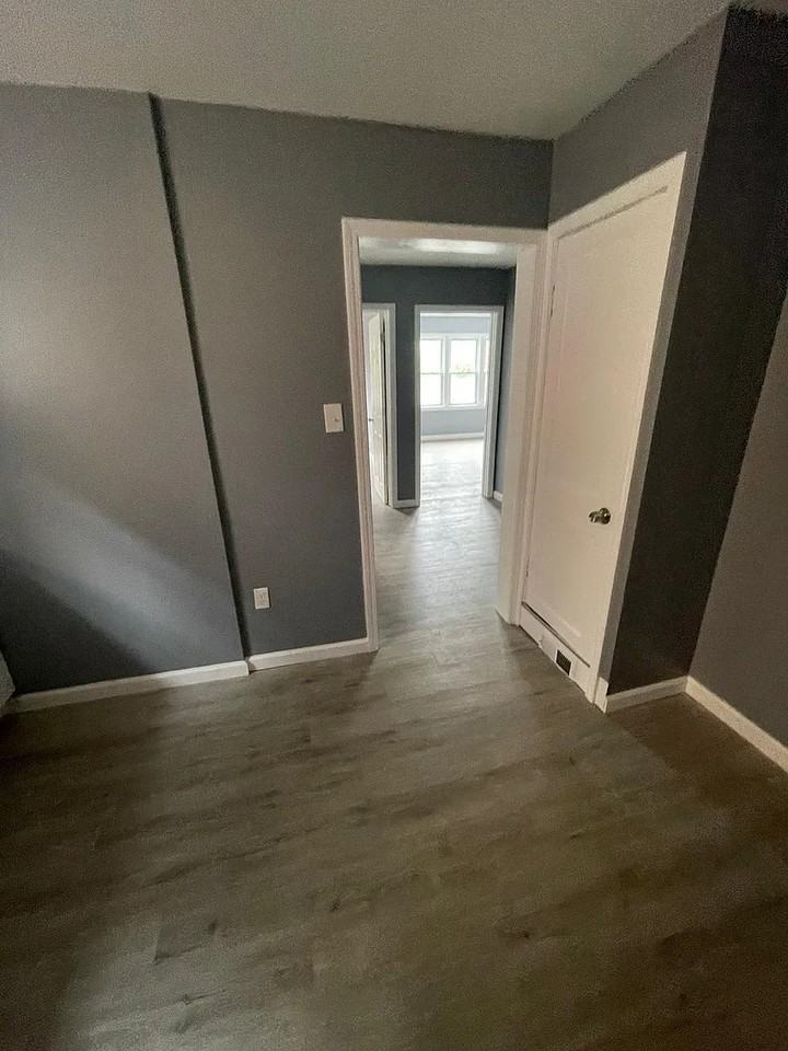 1031 Niagara Ave #4 - Photo 7 of 9