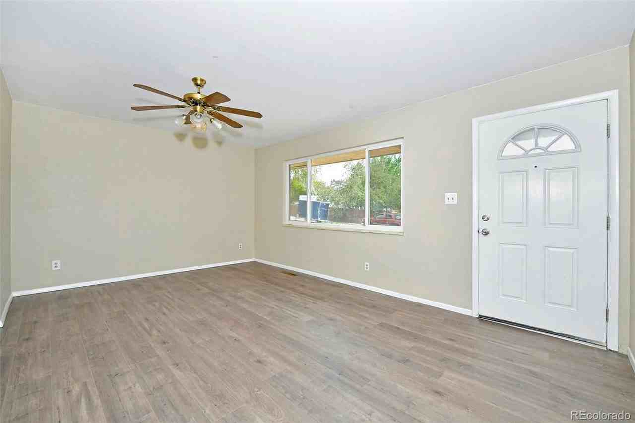 414 Maplewood Dr #414 - Photo 3 of 27