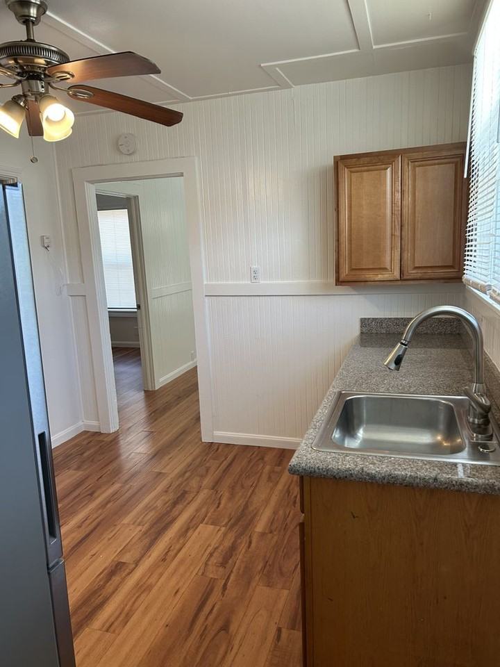 631 Sycamore Ave - Photo 5 of 10