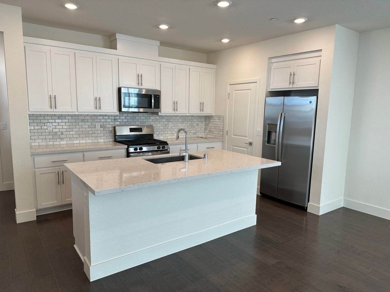 2056 Marina Dr - Photo 2 of 27