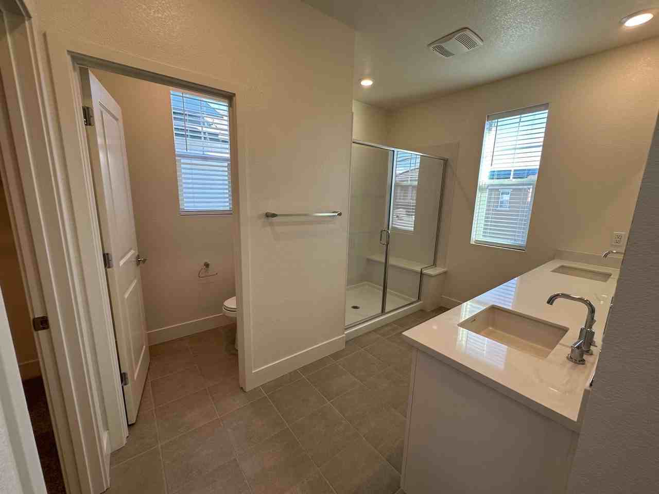 2056 Marina Dr - Photo 4 of 27