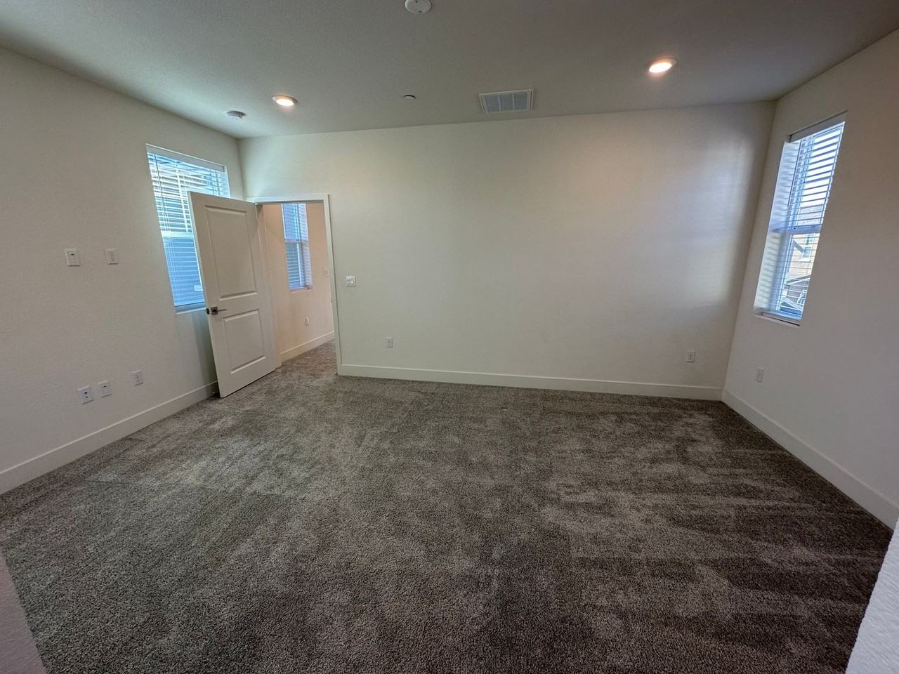 2056 Marina Dr - Photo 7 of 27