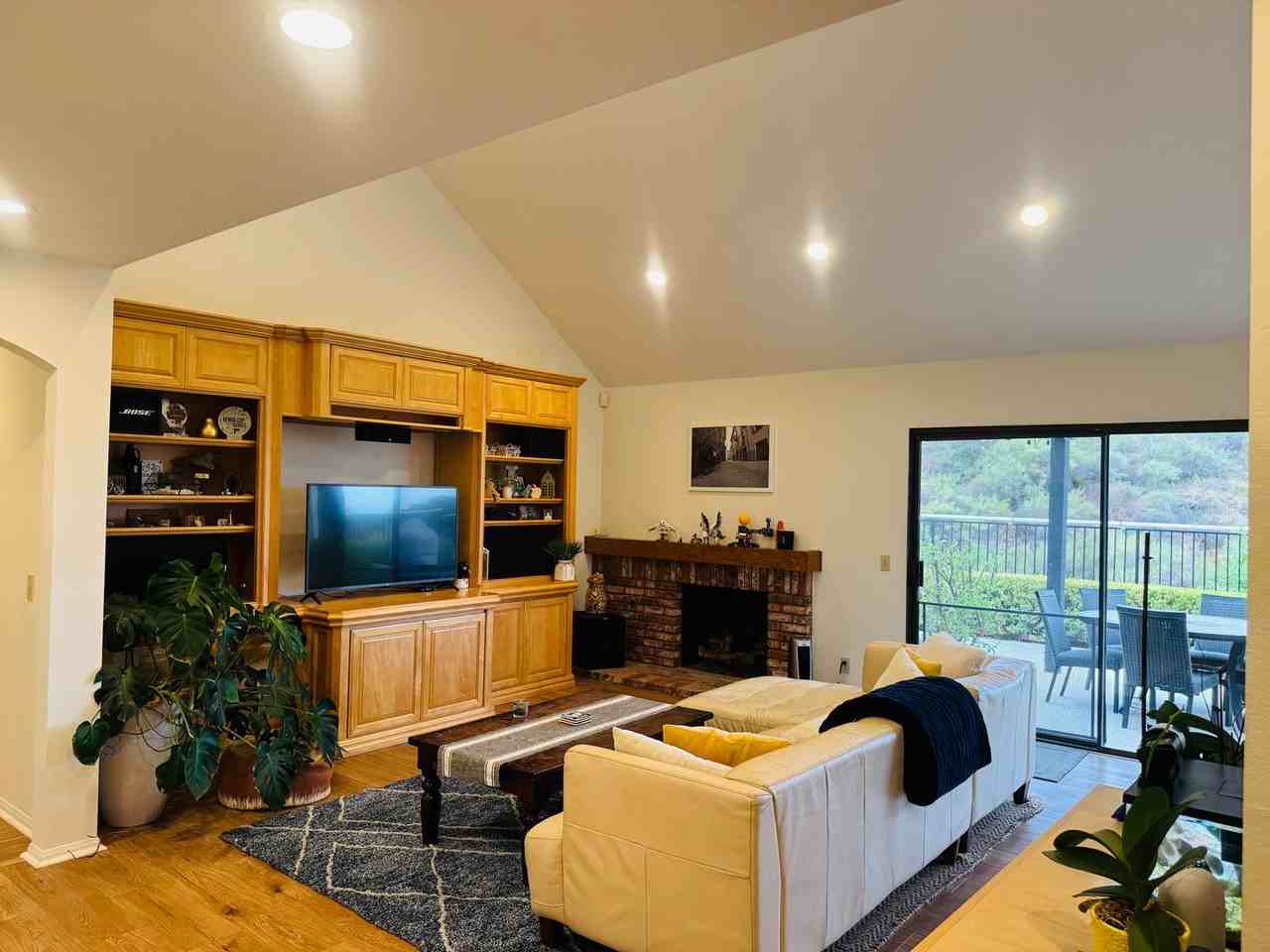431 Hillsborough St - Photo 5 of 16