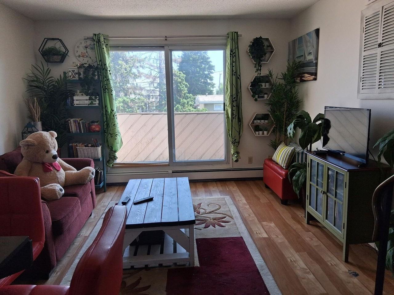 1833 41 St Se - Photo 4 of 9