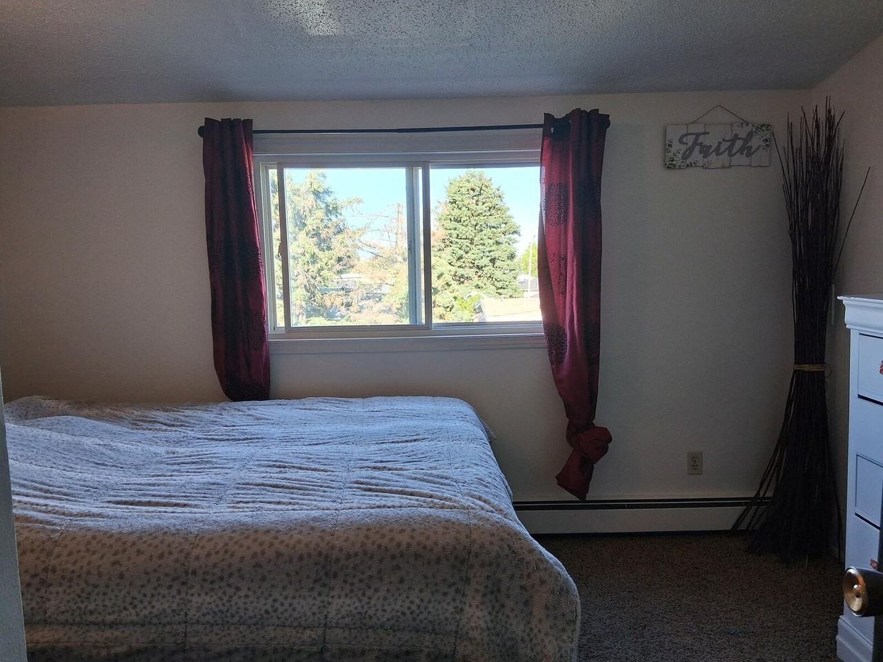 1833 41 St Se - Photo 5 of 9