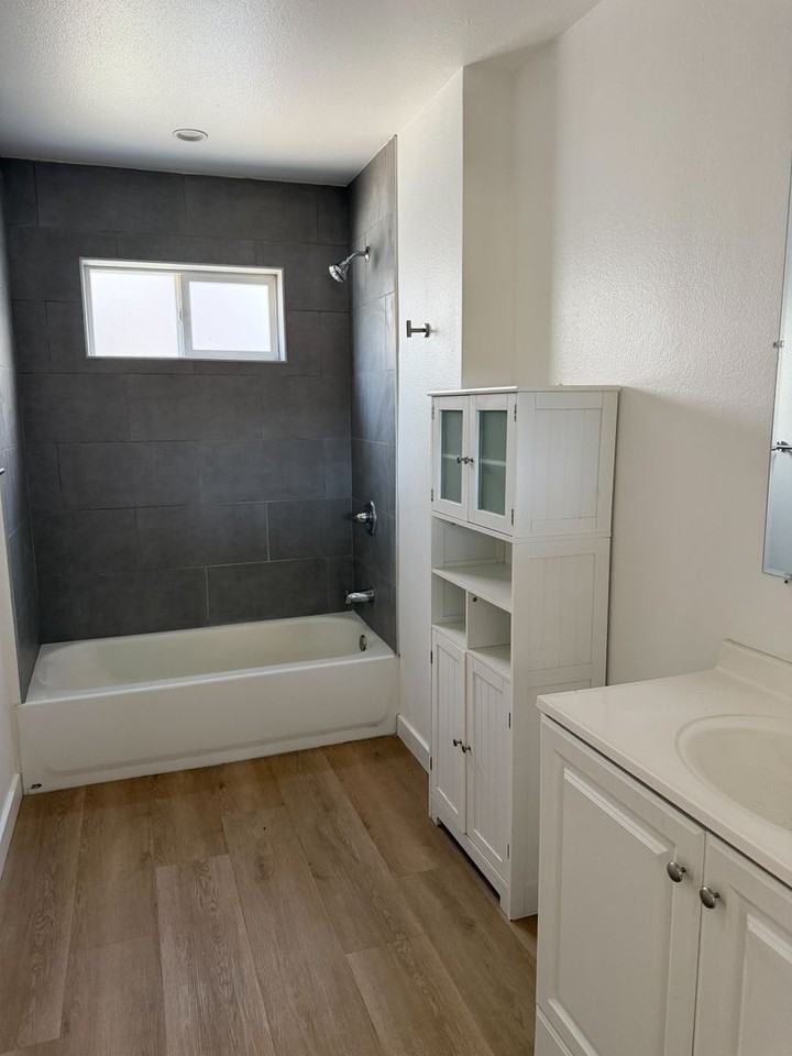 1876 W 20th St - Photo 5 of 39