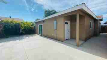 featured image of 1112 Lemon Ave