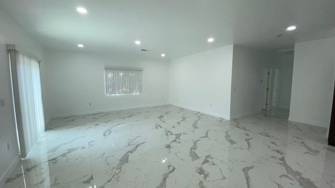 1112 Lemon Ave - Photo 4 of 22