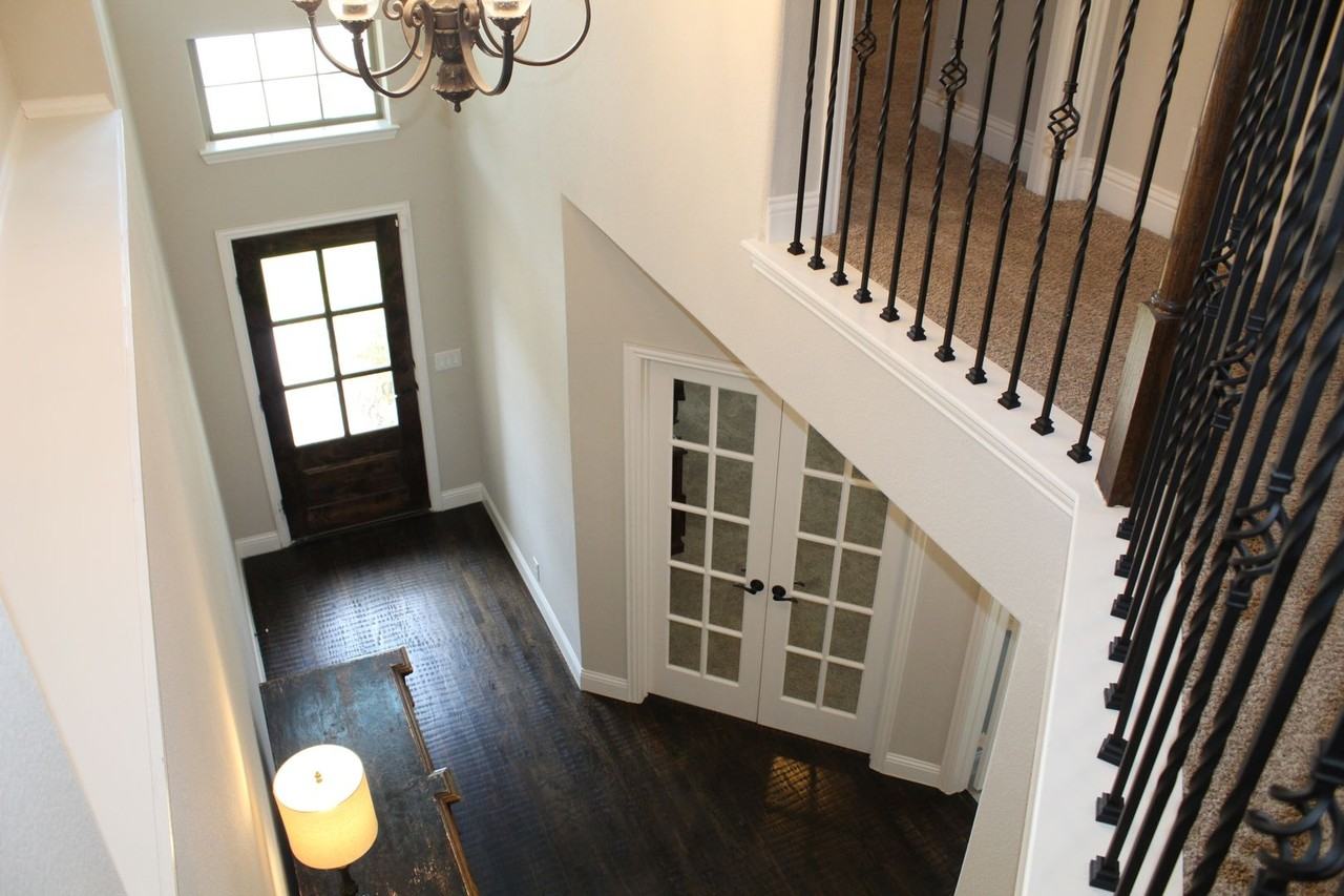 1402 Welch Dr - Photo 2 of 25