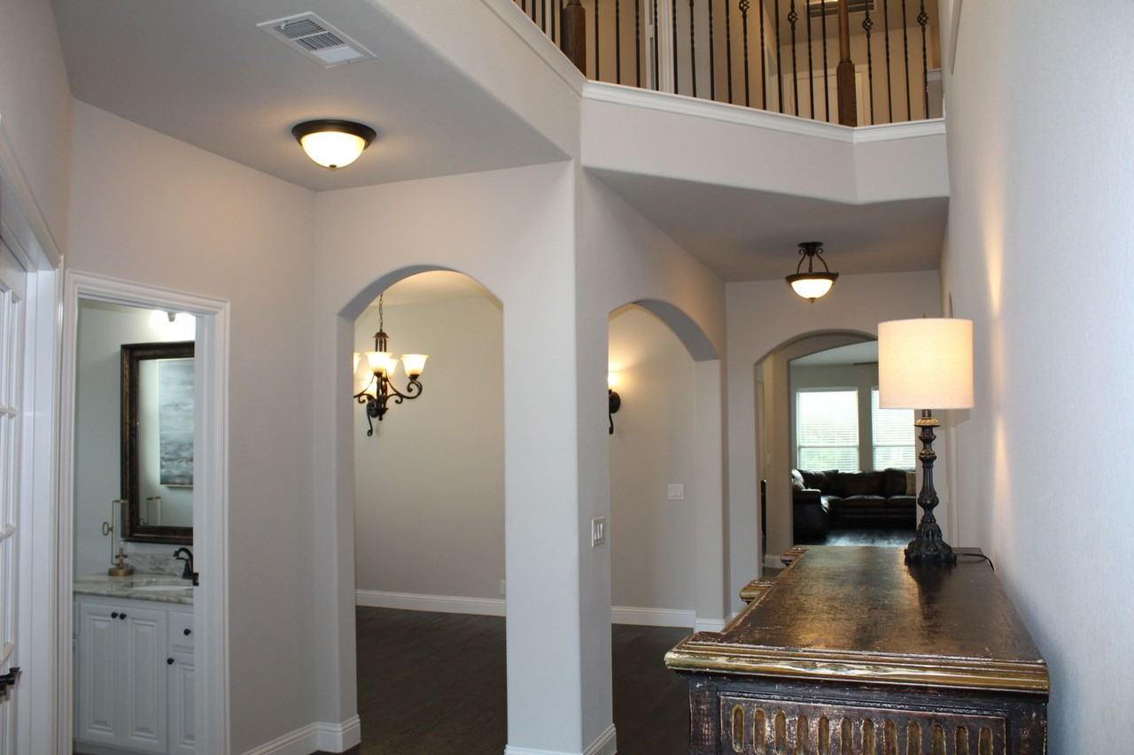 1402 Welch Dr - Photo 3 of 25