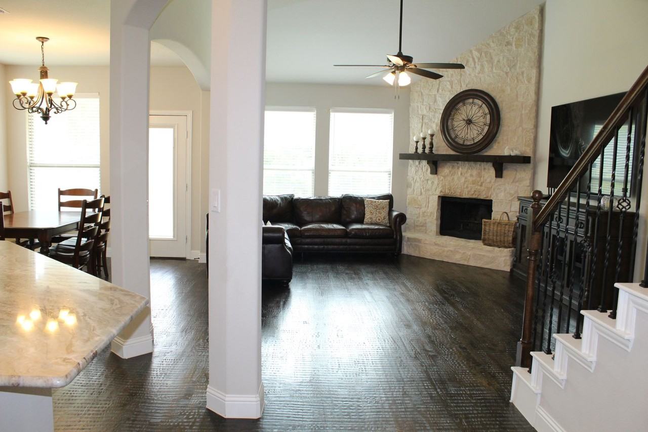 1402 Welch Dr - Photo 4 of 25