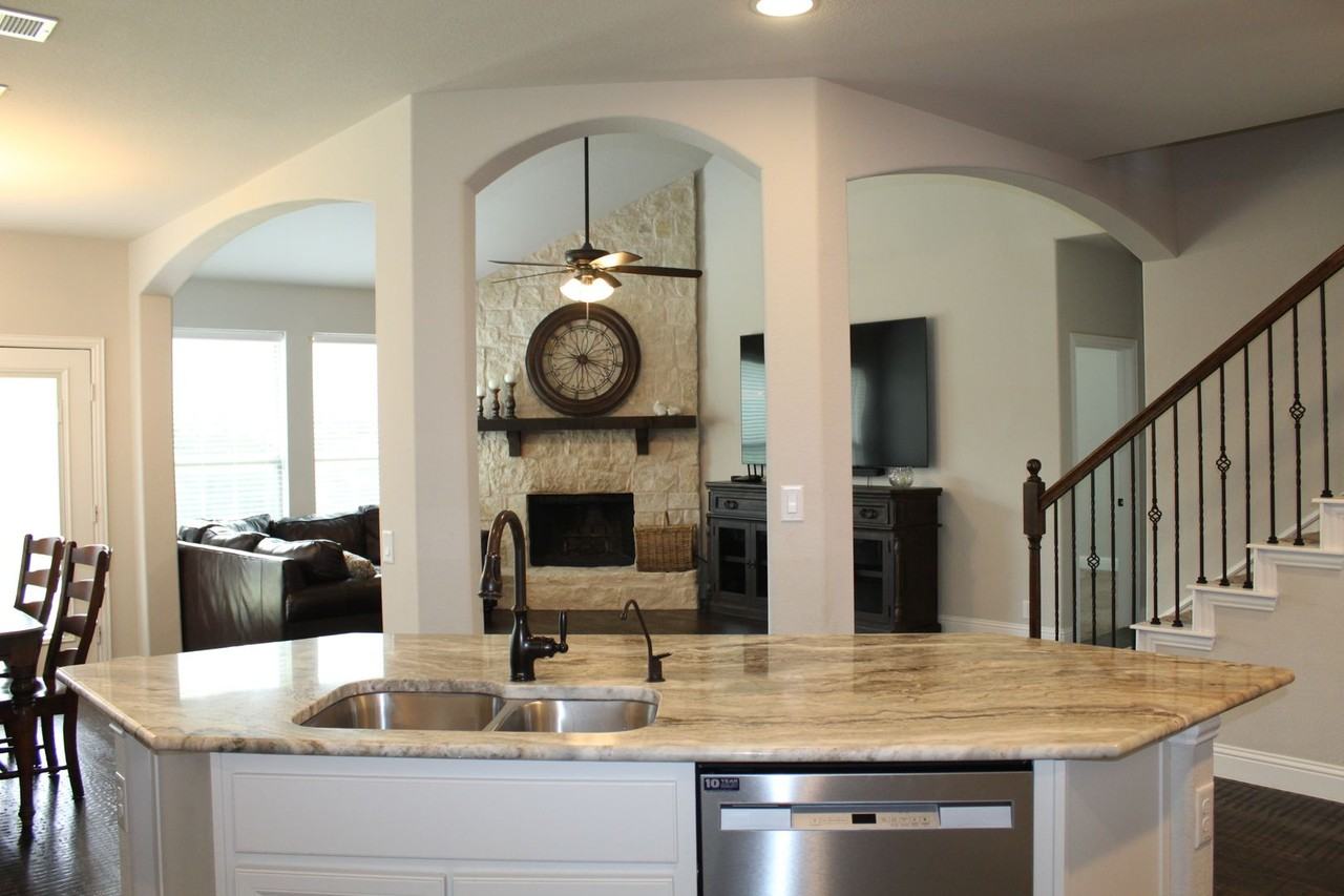 1402 Welch Dr - Photo 5 of 25