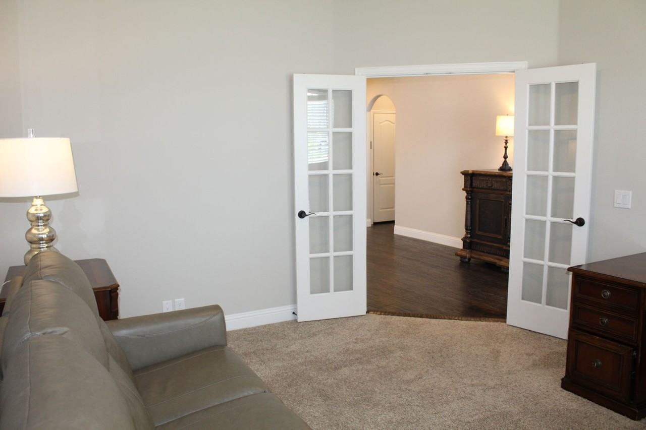 1402 Welch Dr - Photo 6 of 25