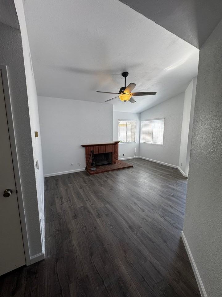 1577 Greencrest Ct - Photo 5 of 9