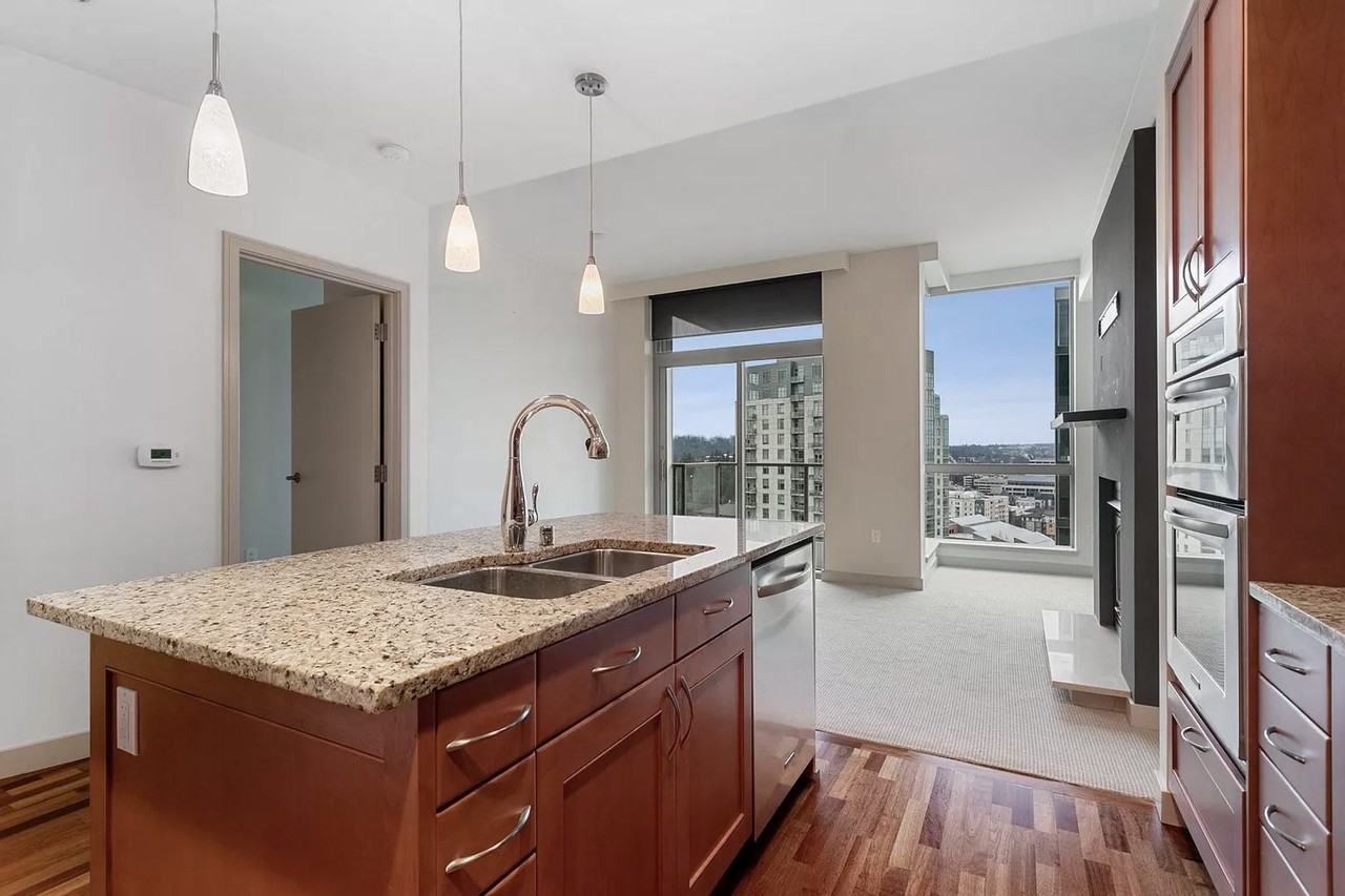 10610 Ne 9th Pl - Photo 3 of 19