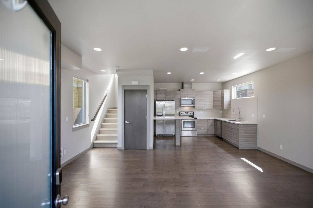 4726 Delridge Way Sw - Photo 4 of 24