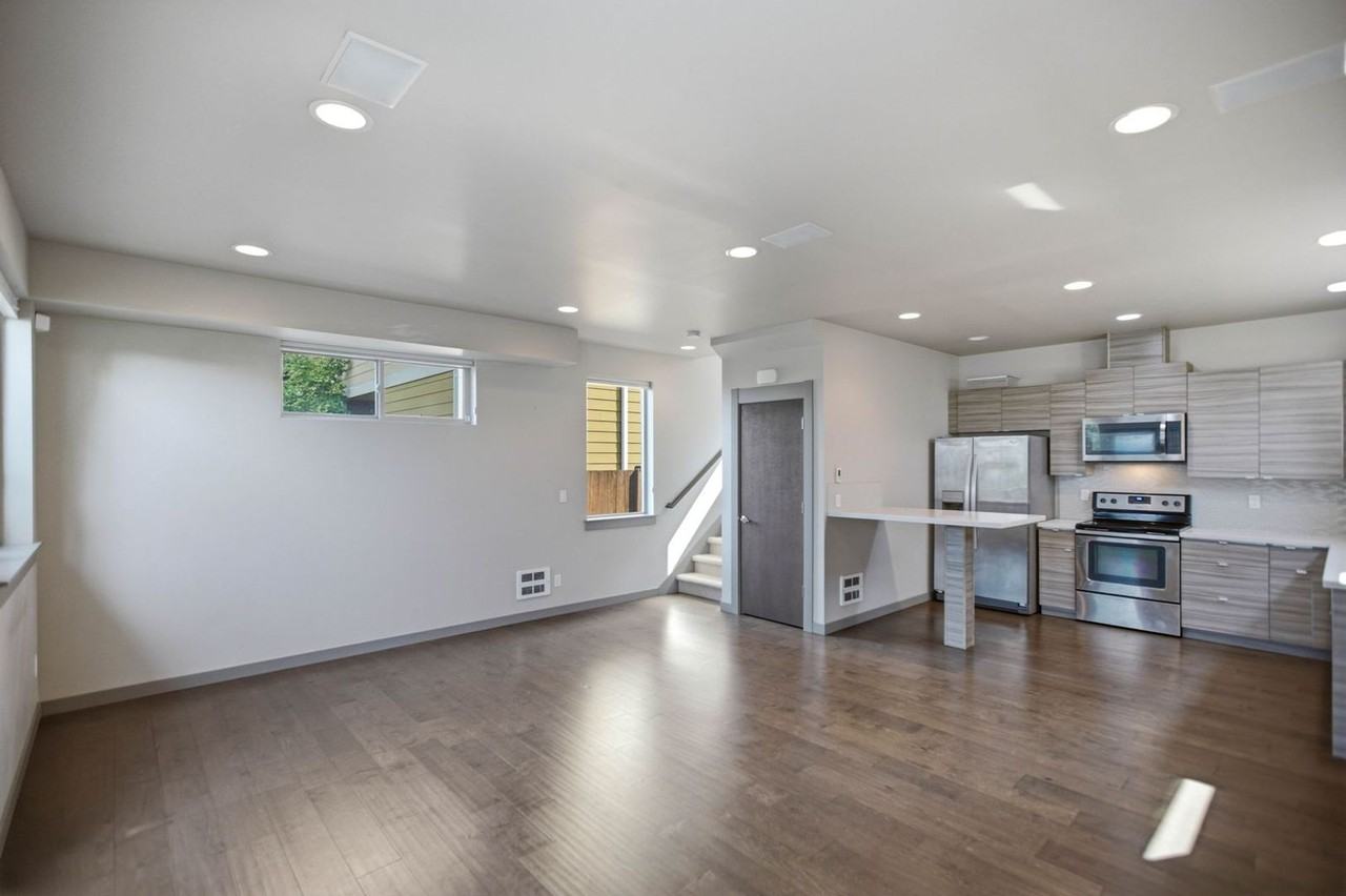 4726 Delridge Way Sw - Photo 5 of 24