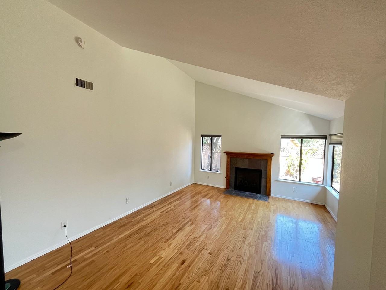 354 Woodbridge St - Photo 4 of 25