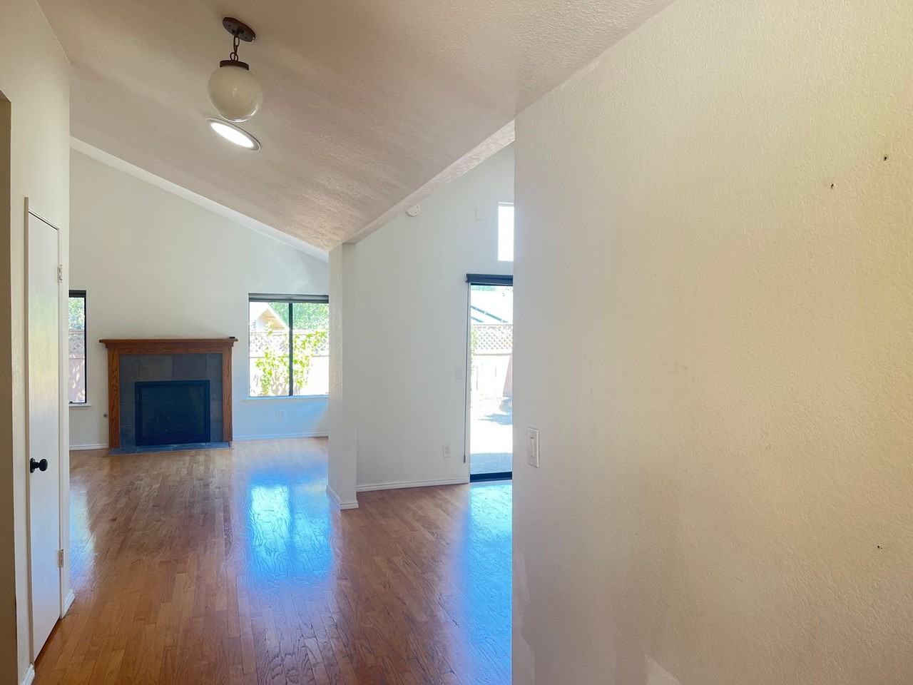 354 Woodbridge St - Photo 7 of 25