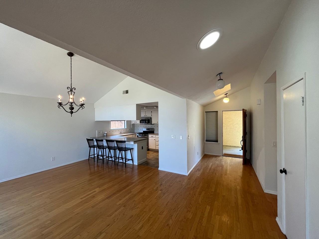 354 Woodbridge St - Photo 5 of 25