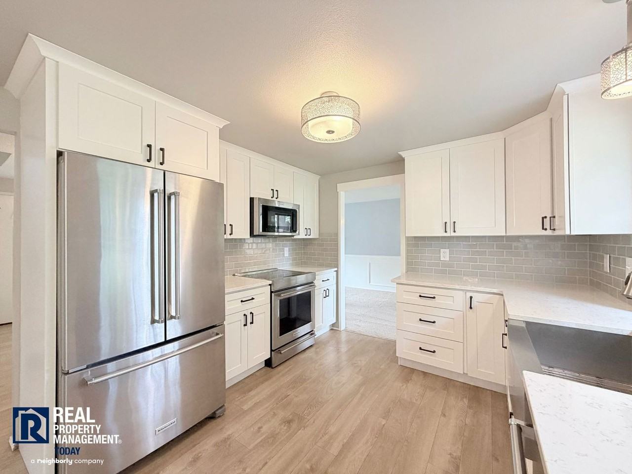 9605 166th St E - Photo 2 of 31