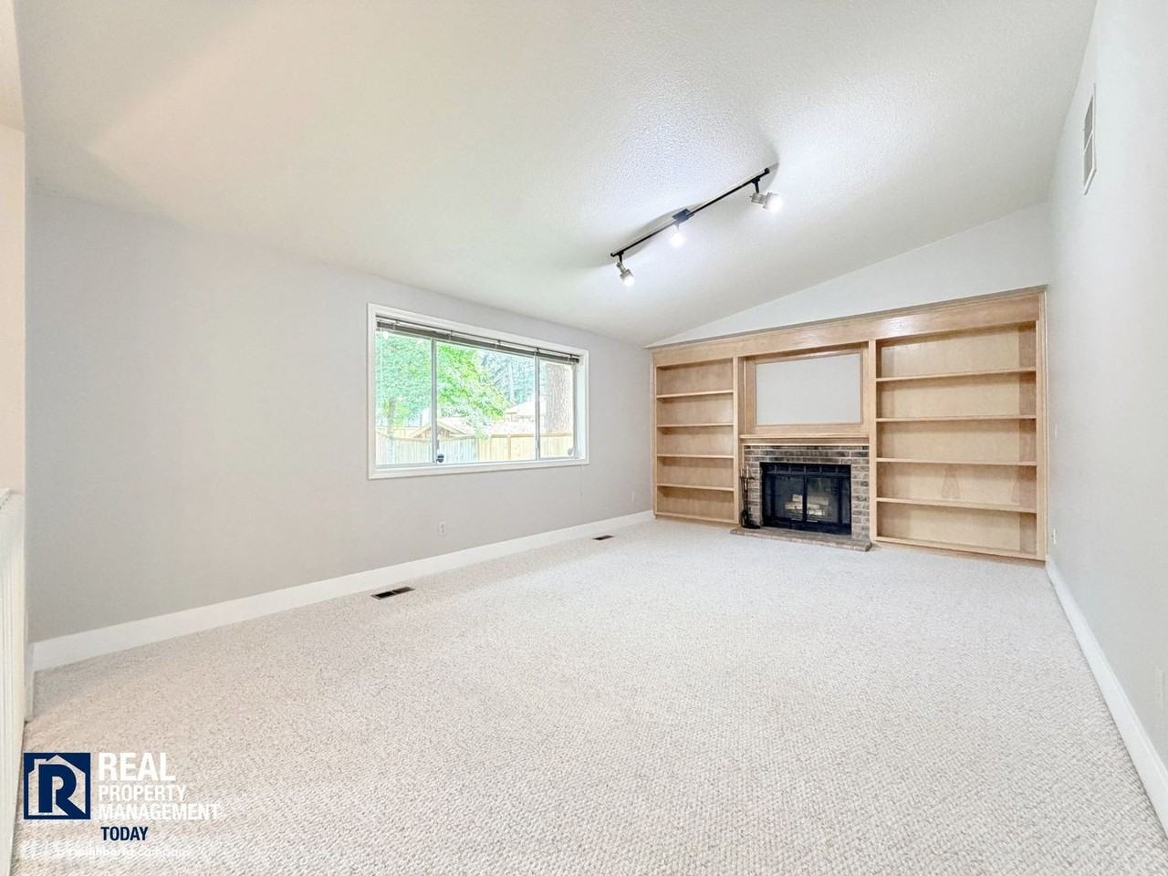 9605 166th St E - Photo 3 of 31