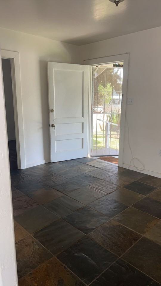319 S Freeman St - Photo 5 of 15
