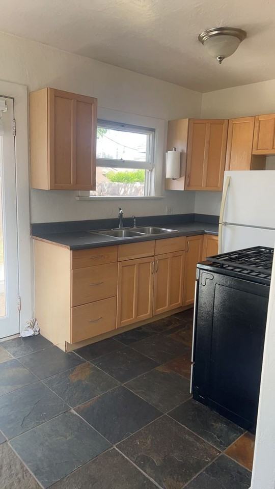 319 S Freeman St - Photo 7 of 15