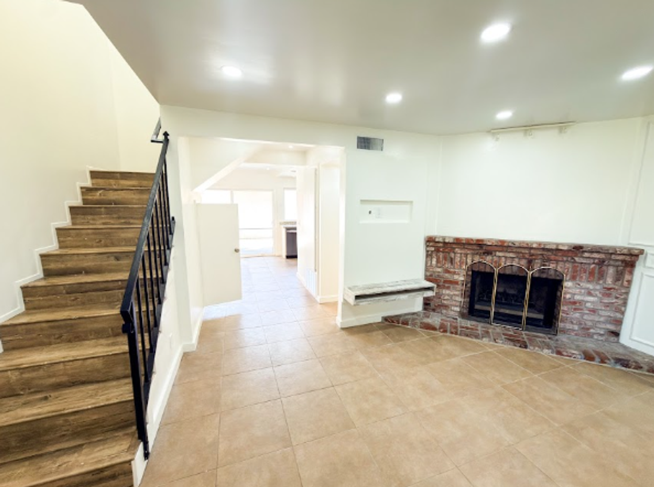 15224 Shadybend Dr #38 - Photo 4 of 44
