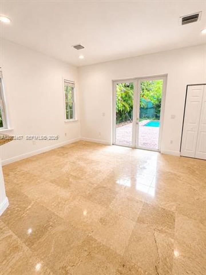 2286 2286 SW 16th Ct th 2286 - Photo 4 of 5