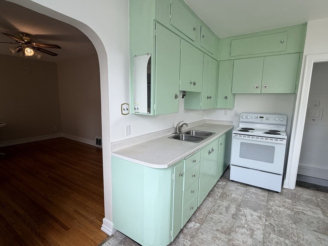 9619 99a St Nw - Photo 3 of 11