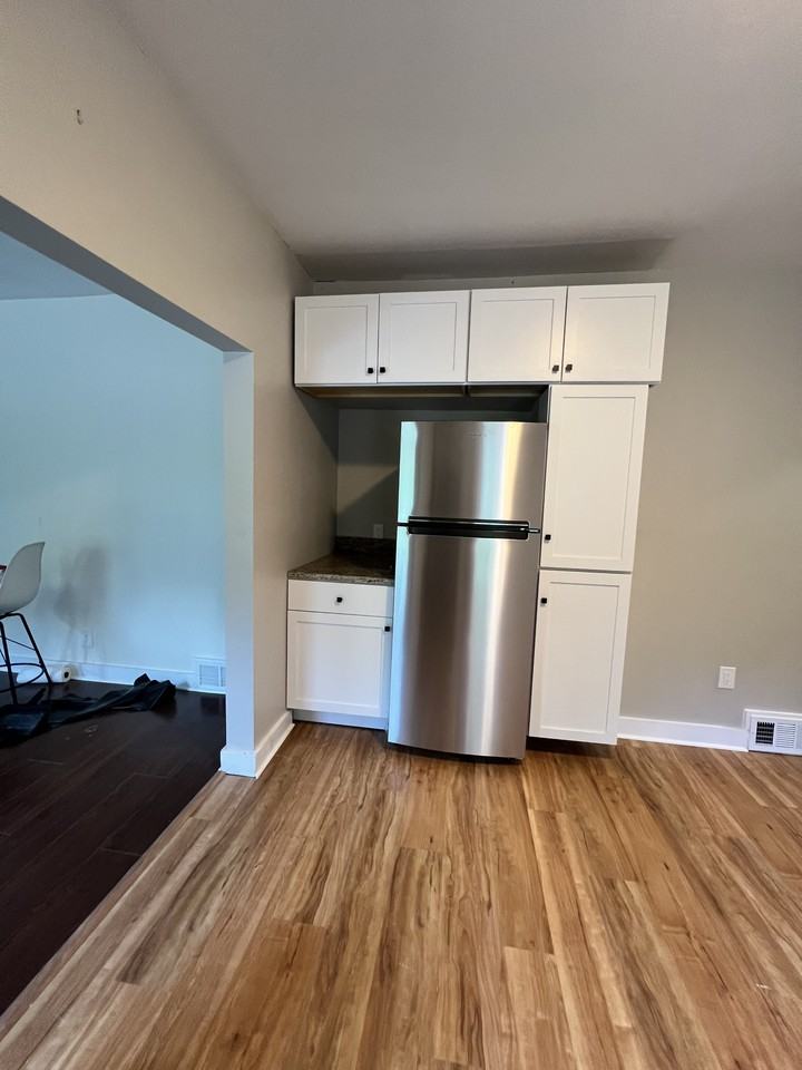 34 Maynard Ave #2 - Photo 7 of 17