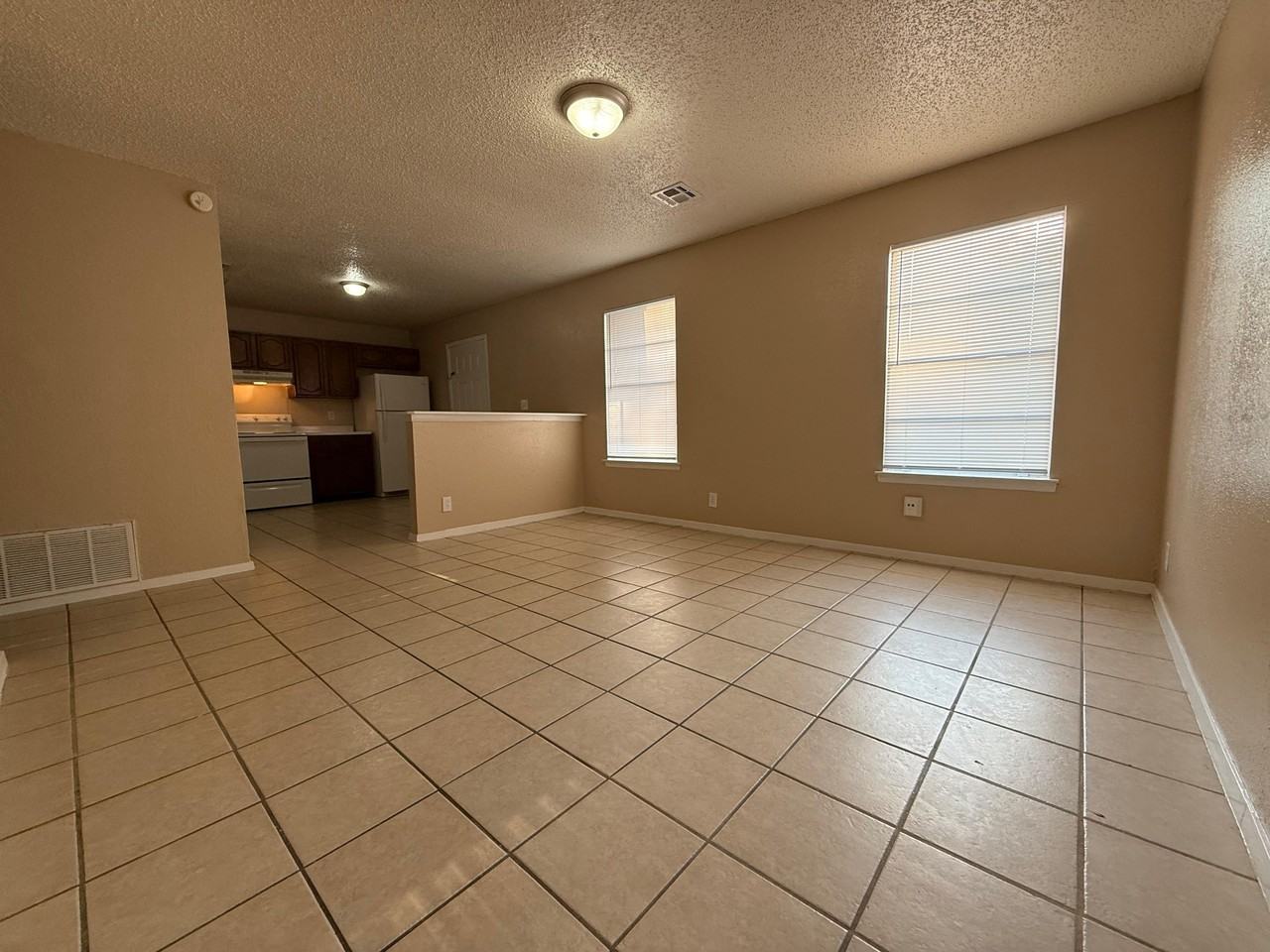 8011 Chipping - Photo 2 of 7