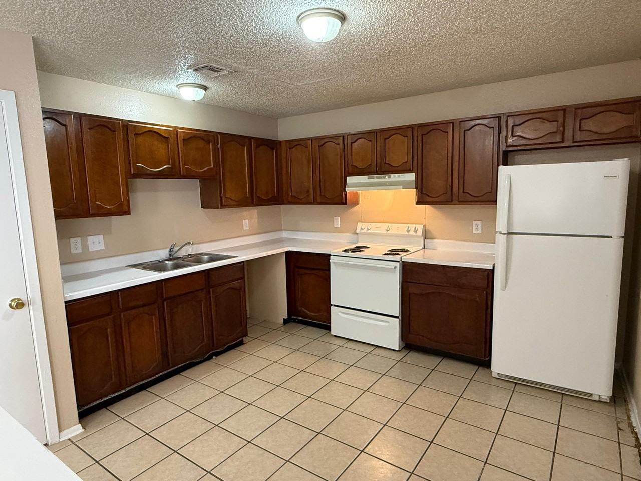 8011 Chipping - Photo 3 of 7