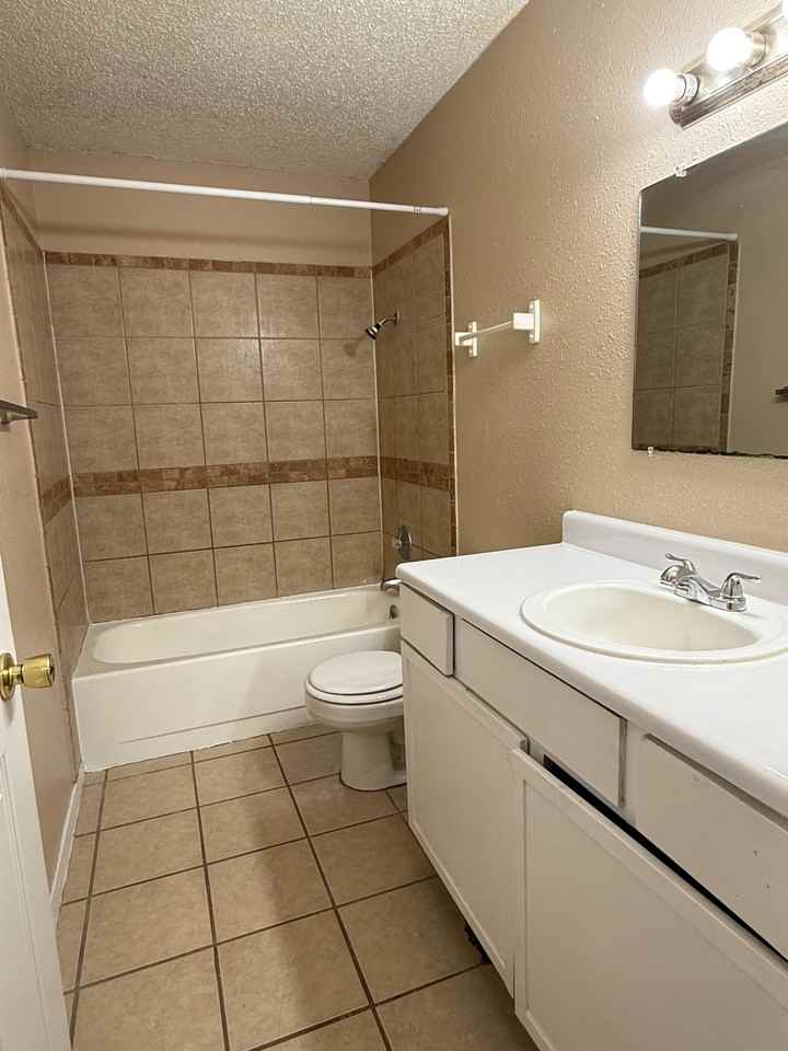 8011 Chipping - Photo 5 of 7