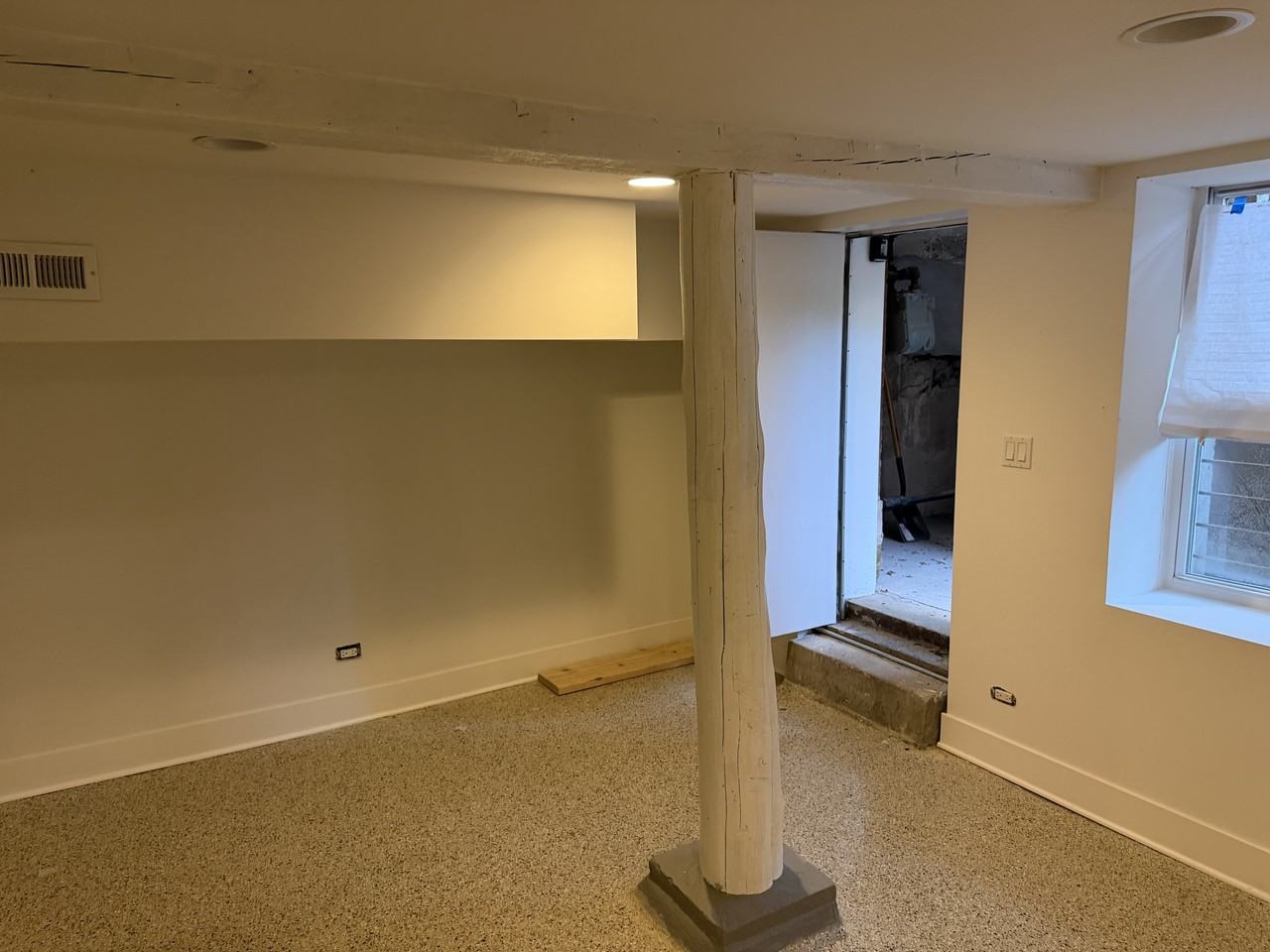 1147 W 17th St #B - Photo 5 of 12
