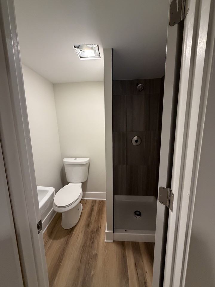 1147 W 17th St #B - Photo 7 of 12