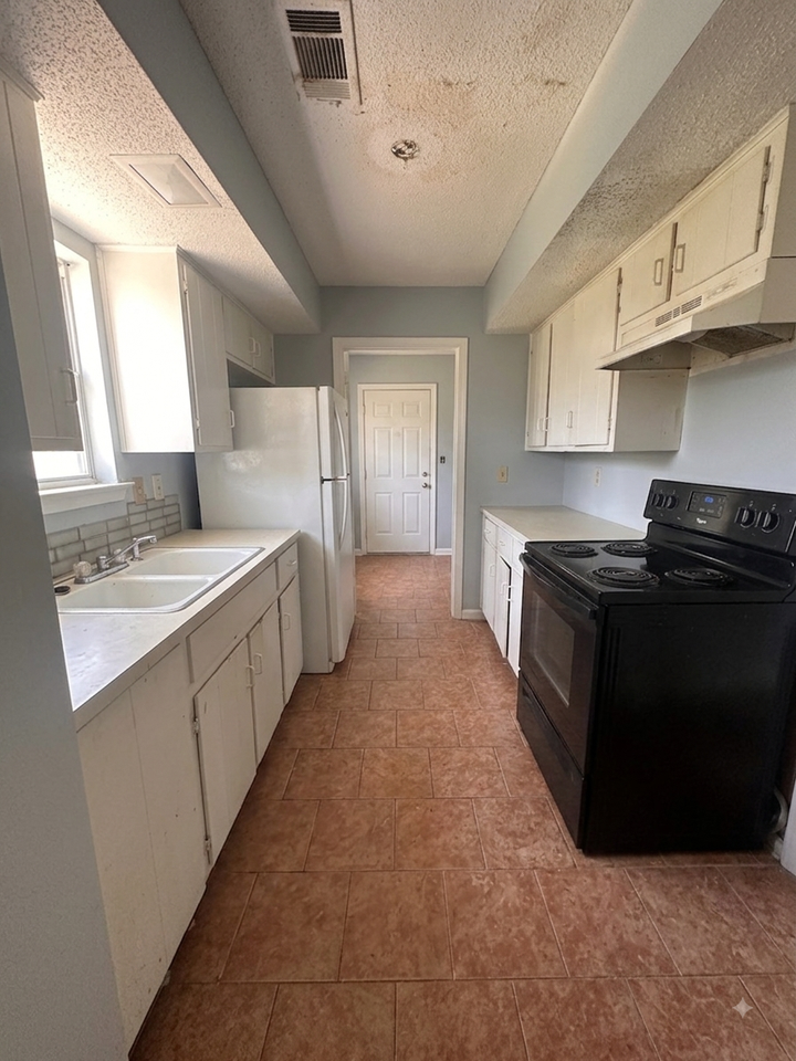 3252 Capwood Curv #NA - Photo 3 of 6