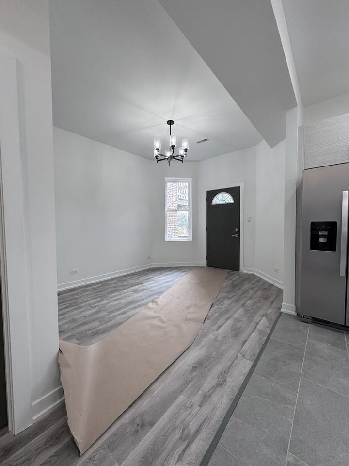 4421 W Monroe St #2 - Photo 2 of 17