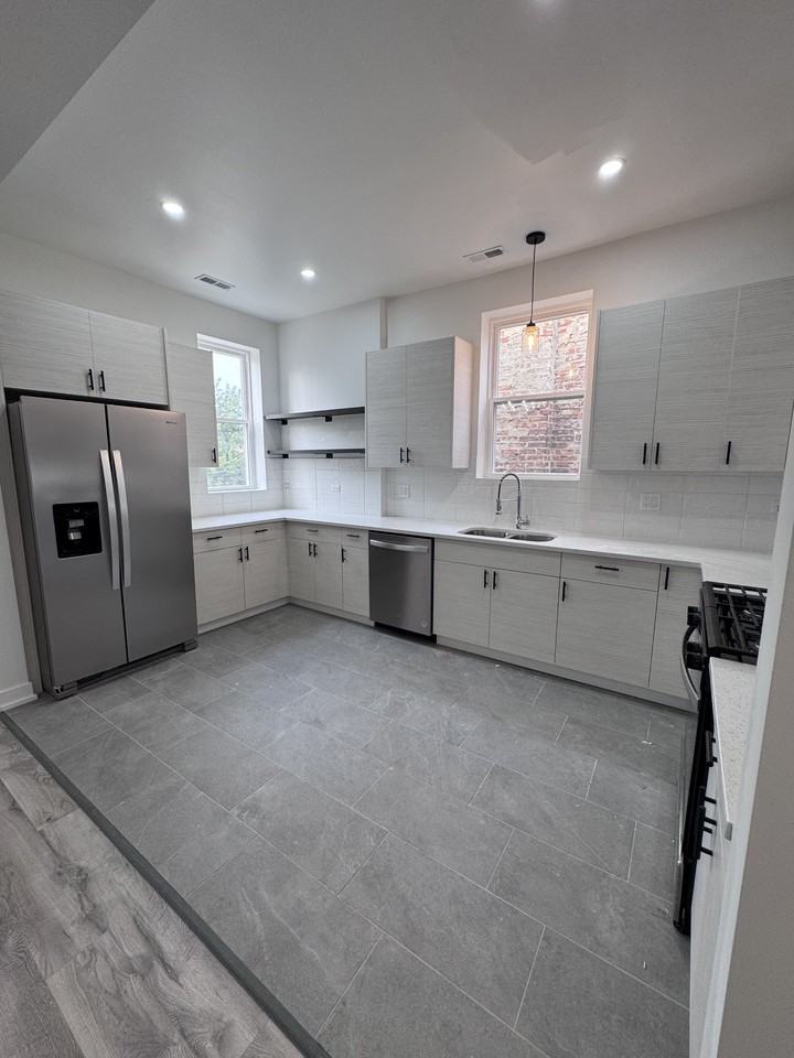 4421 W Monroe St #2 - Photo 5 of 17